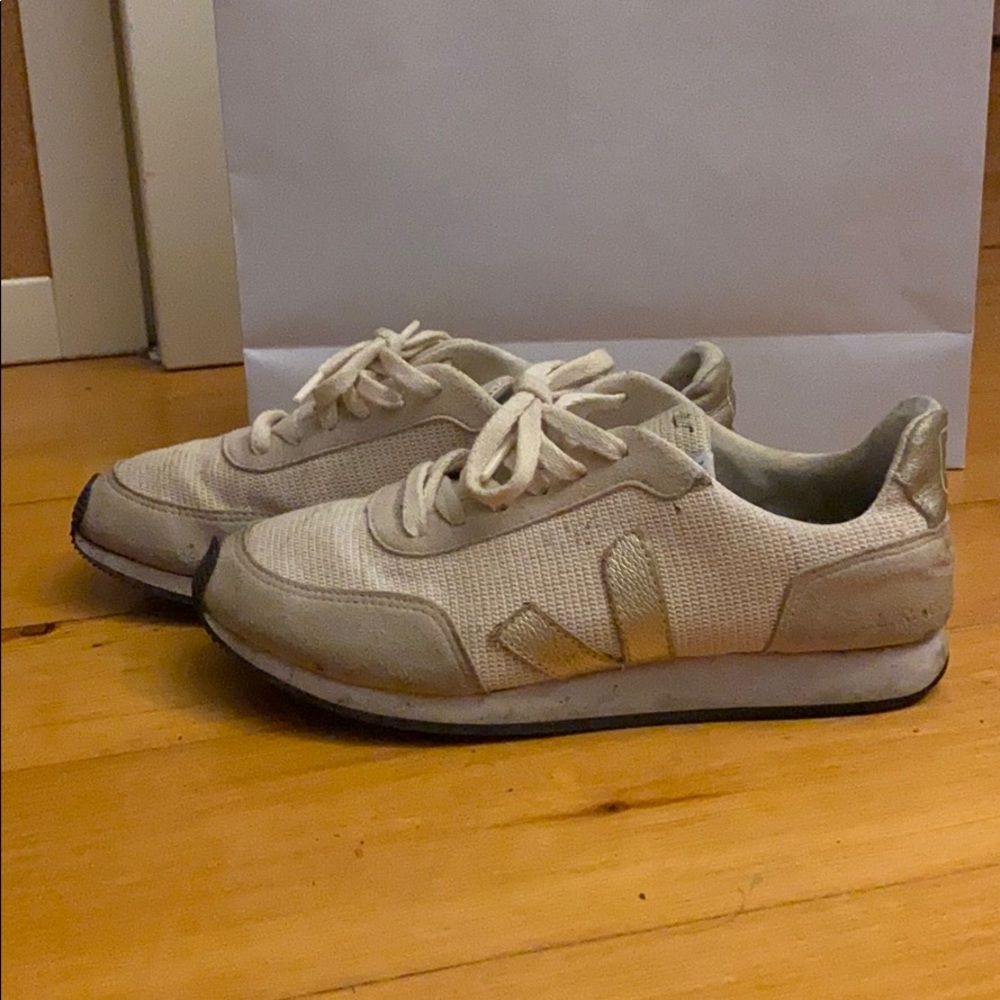 Custom Gold & Tan Vejas